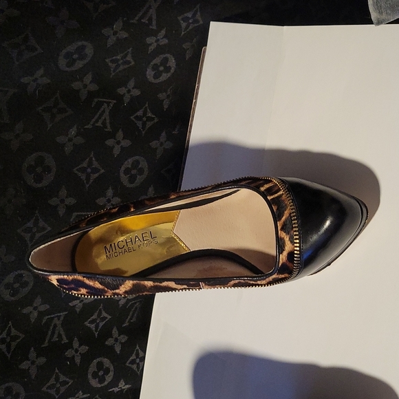 Michael Kors - Picture 2 of 7